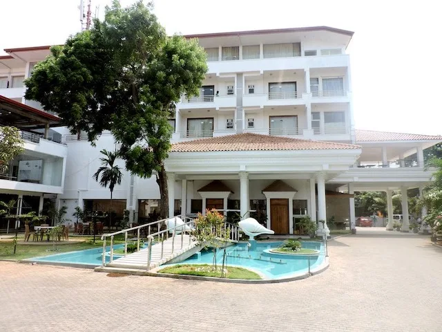Station Road - The Valampuri