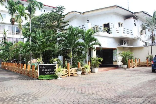 Hospital Road - Green Grass Hotel and Restaurant